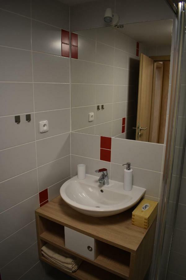 Apartma Fara *
